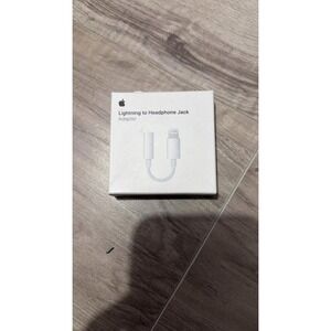 Apple Lightning to 3.5 mm Headphone Jack Adapter MMX62AM/A White New in Box
